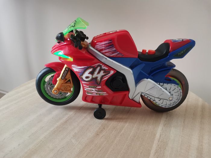 Moto sonore et lumineuse - photo numéro 2