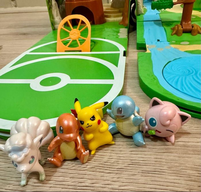 Sac à Dos Dresseur Pokémon + 5 figurines - photo numéro 2