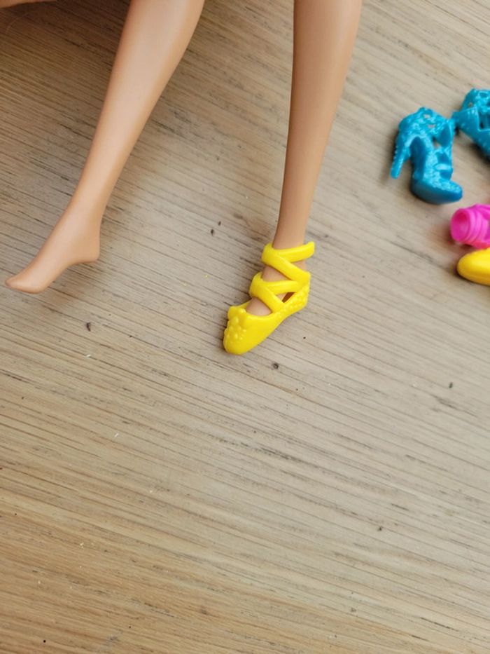 Lot chaussures talon dont chaussures sport gymnase jaune - photo numéro 3