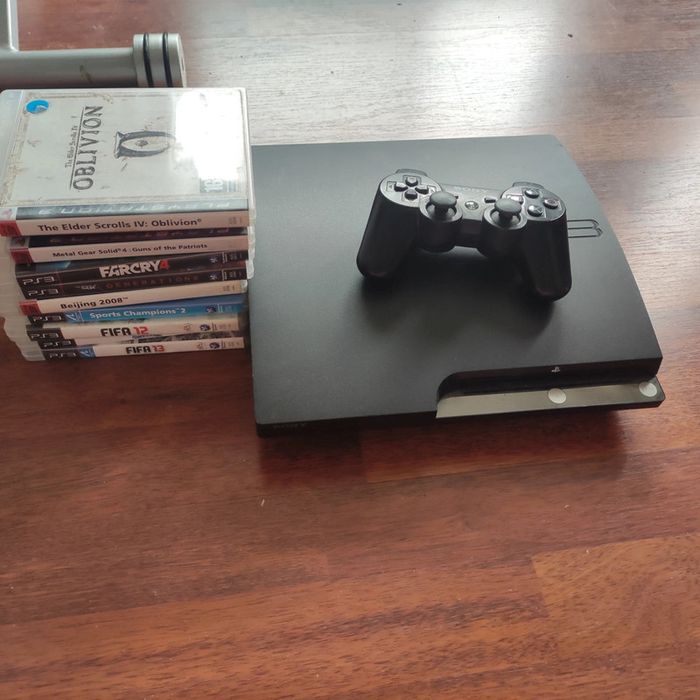 Console PS3 slim avec 10 jeux