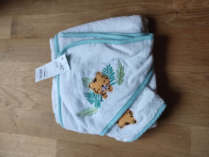 Parure de bain bébé / cape/ serviette+ gant