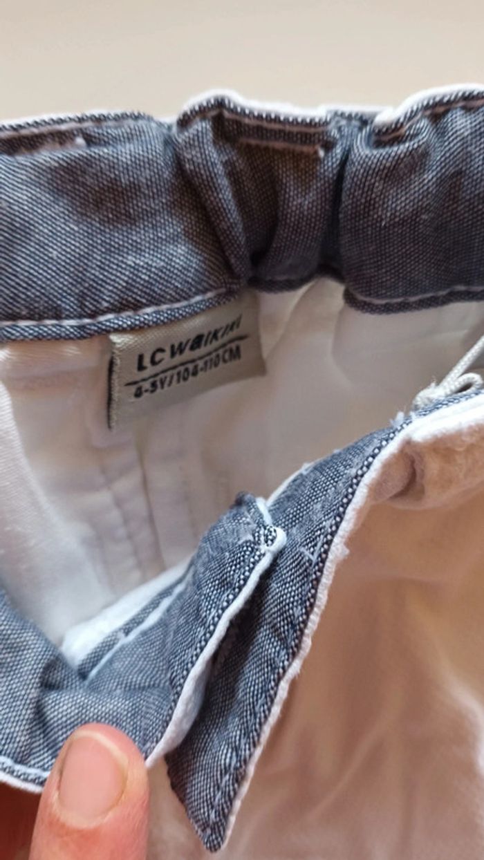 Très beau Pantalon blanc en très bon état Pour garçon 4 ans - photo numéro 2