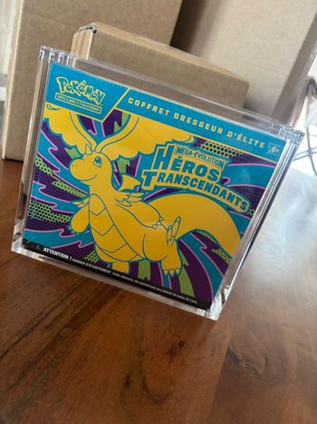 Etb Pokémon héros transcendants + protection acrylique