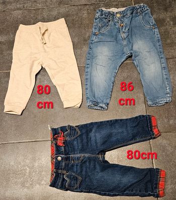 Lot de 3 pantalons, 2 jeans et 1 jogging neuf. 18 et 24 mois. 80 et 86cm. Zara baby et C&A