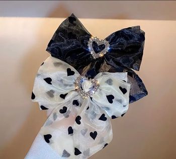 Deux barettes cheveux avec nœud