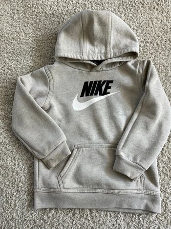 Pull sweat à capuche Nike taille 24 mois