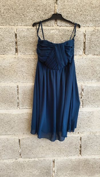 Très belle robe vila  taille 36 en très bon état