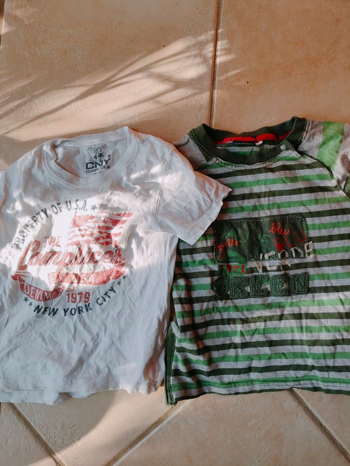 Lot taille 5 ans de 2 tee shirt dont 1 Sergent major et 1 Complices
