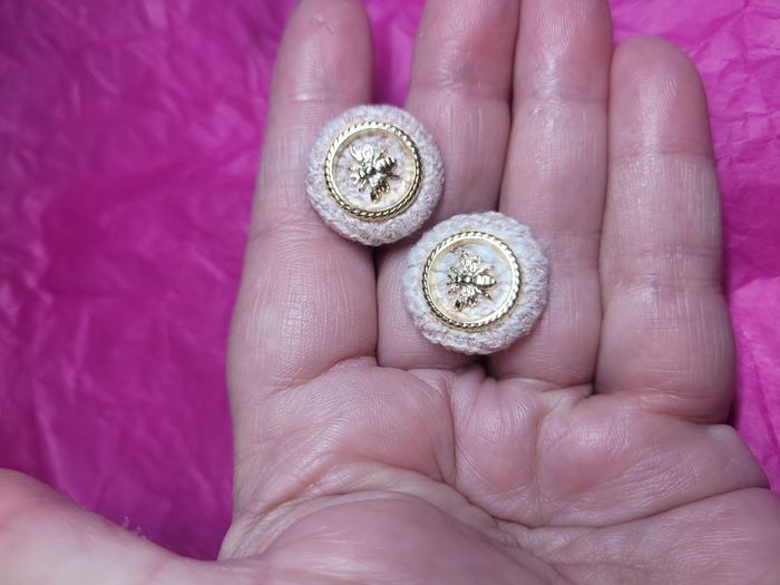 Boucles d'oreilles upcyclé avec jolis boutons - photo numéro 2