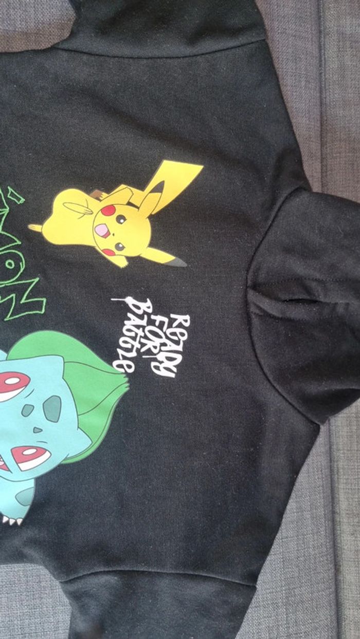Ensemble jogging molletonné pokemon 5/6 ans en très bon état - photo numéro 4