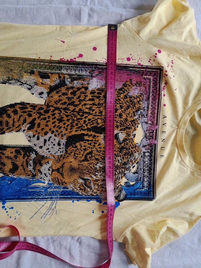 Magnifique tee shirt Avenue Georges V tigre strass avec lingot - photo numéro 10