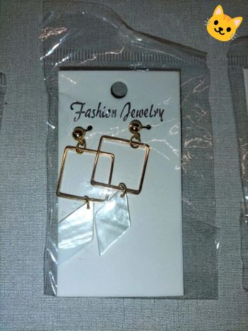 Boucles d'oreilles carré doré et losange blanc