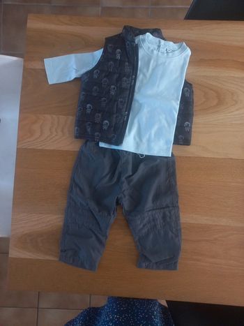 Ensemble pantalon/tee-shirt/doudoune 12 mois