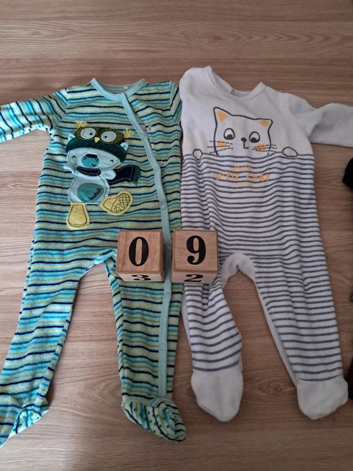 Lot 2 pyjamas/grenouillères 9 mois