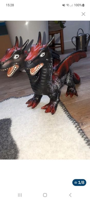 Jouet dragon à 2 têtes
Toys'r us noir et bordeaux