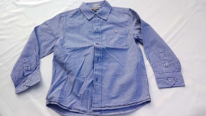 Chemise bleu raye blanche T4A tres bon etat