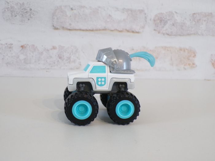 Monster Trucks - Knight Truck - Chevalier - Les monstres Machines (J5) - photo numéro 2