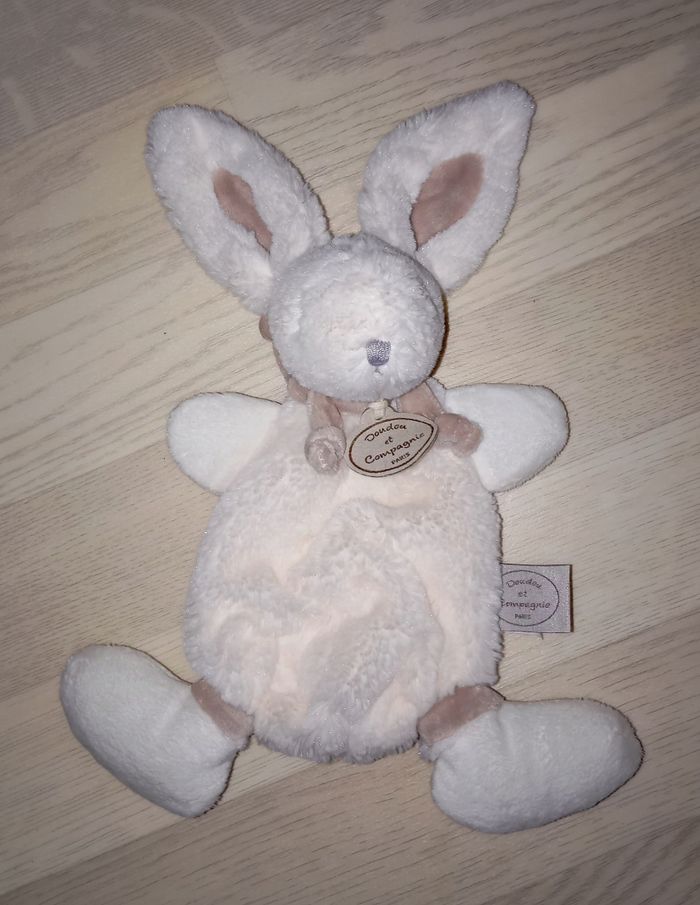 Doudou lapin en polaire blanc et taupe Doudou et Compagnie - photo numéro 2