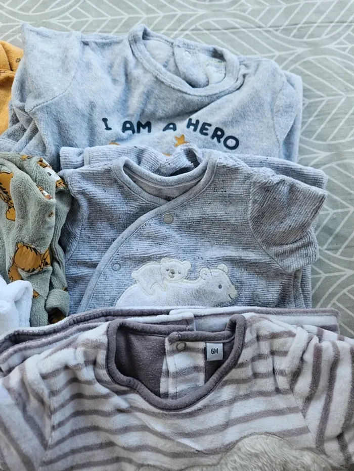 Lot de 5 pyjamas velours taille 6 mois 🌸 - photo numéro 3