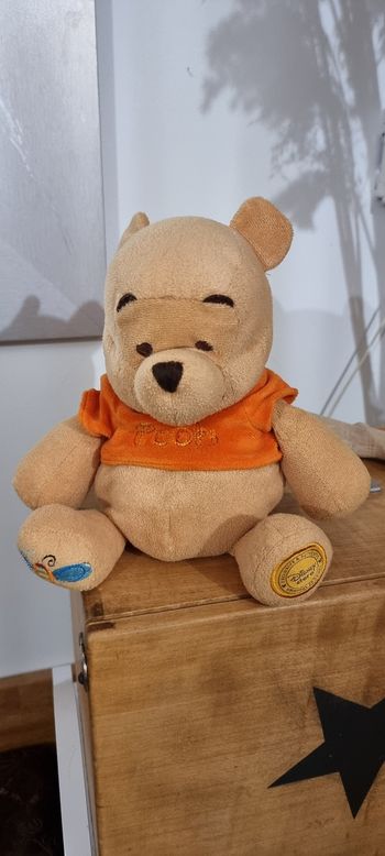 Peluche Winnie l'ourson avec son 🦋 | Disney store