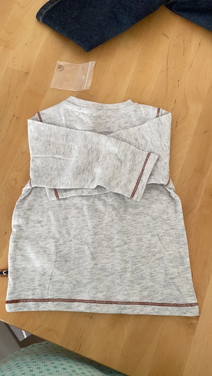 Tee shirt neuf - photo numéro 3