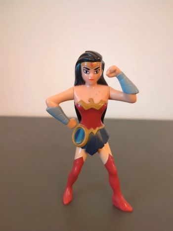 figurine wonder woman