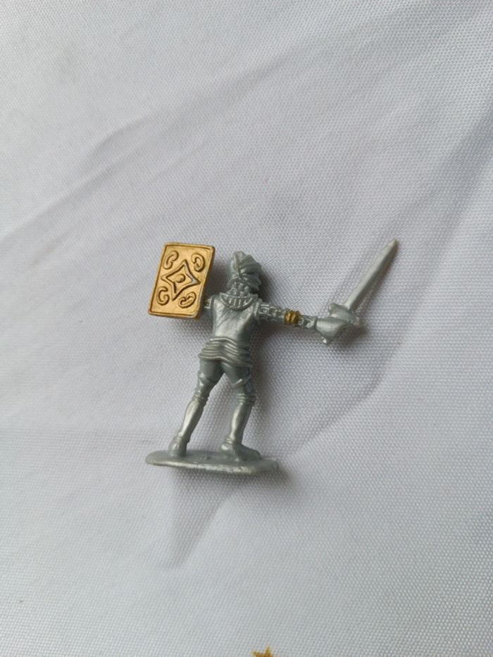 Petit soldat soldier chevalier knight 1995 lm Disney épée fusil argenté silver vert green gris grey - photo numéro 4
