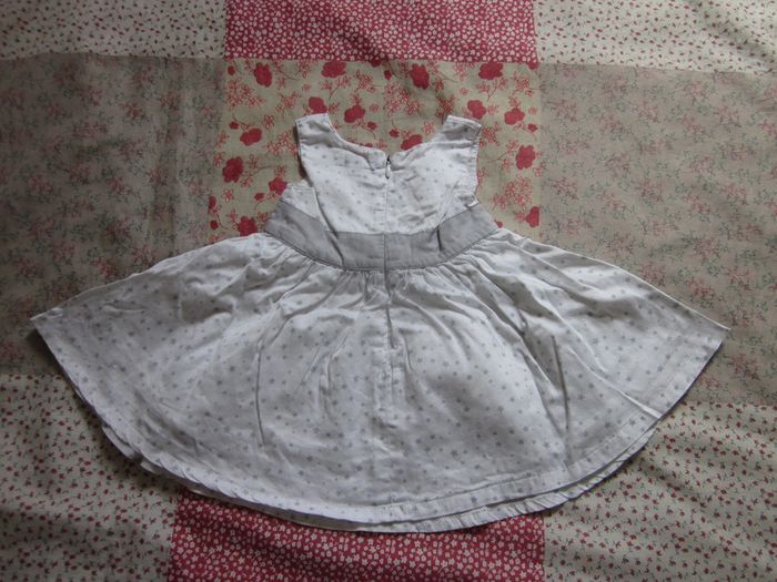 Robe sans manches blanche et grise 3 mois - photo numéro 2