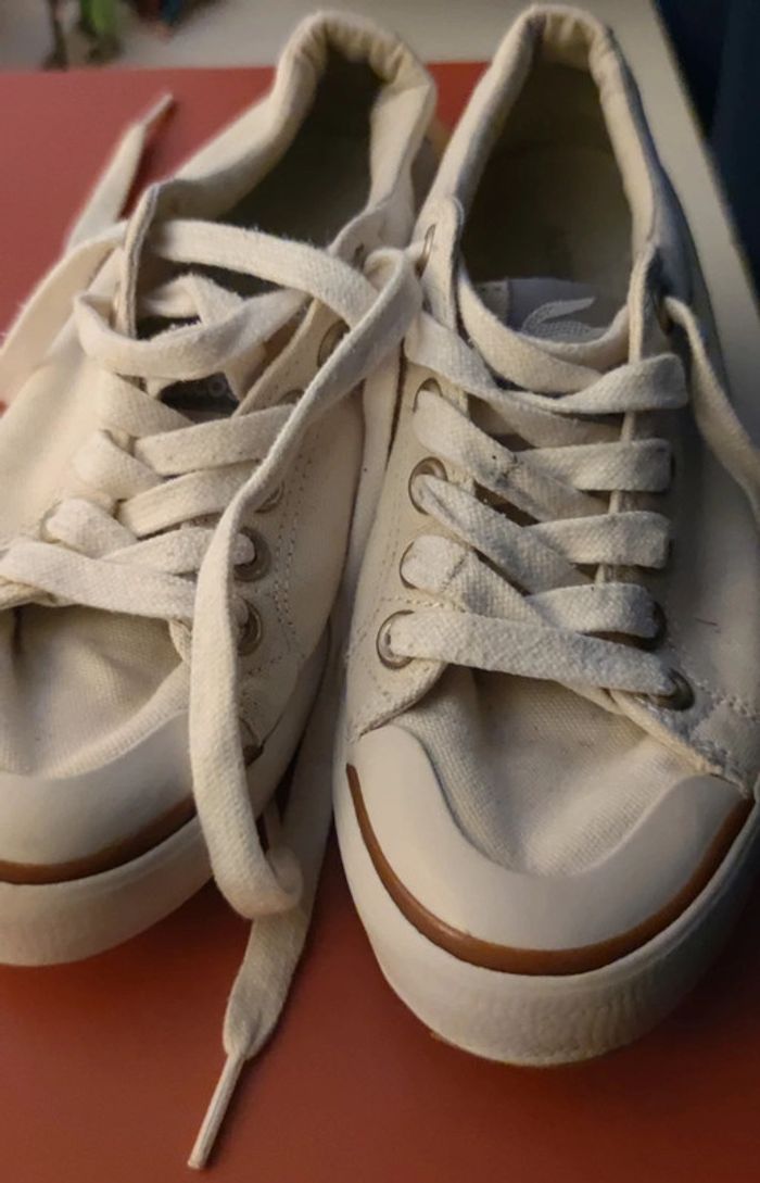 Baskets basses Lacoste, pointure 37, blanche - photo numéro 2