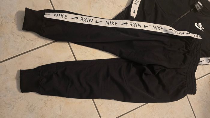 NEUF!!!! (non portés) 🥰😍🤩SUPERBE survêtement MIXTE 8 ans NIKE (prix ferme)⚘️⚘️🤩🤩 - photo numéro 7