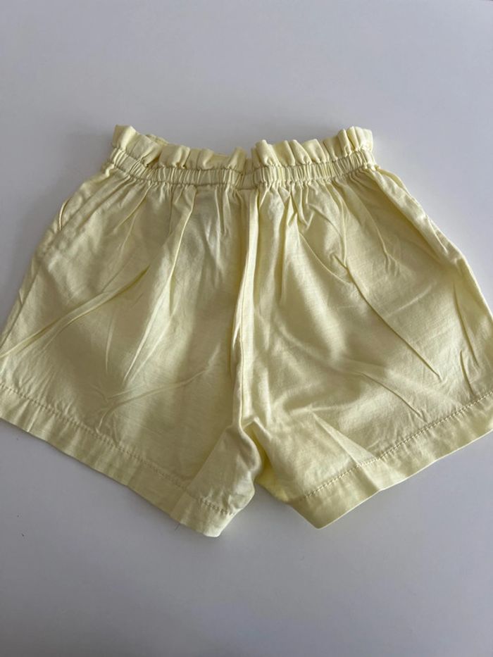 Short jaune H&M taille 98 - photo numéro 3
