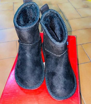 Bottes couleur noir taille 25 neuve