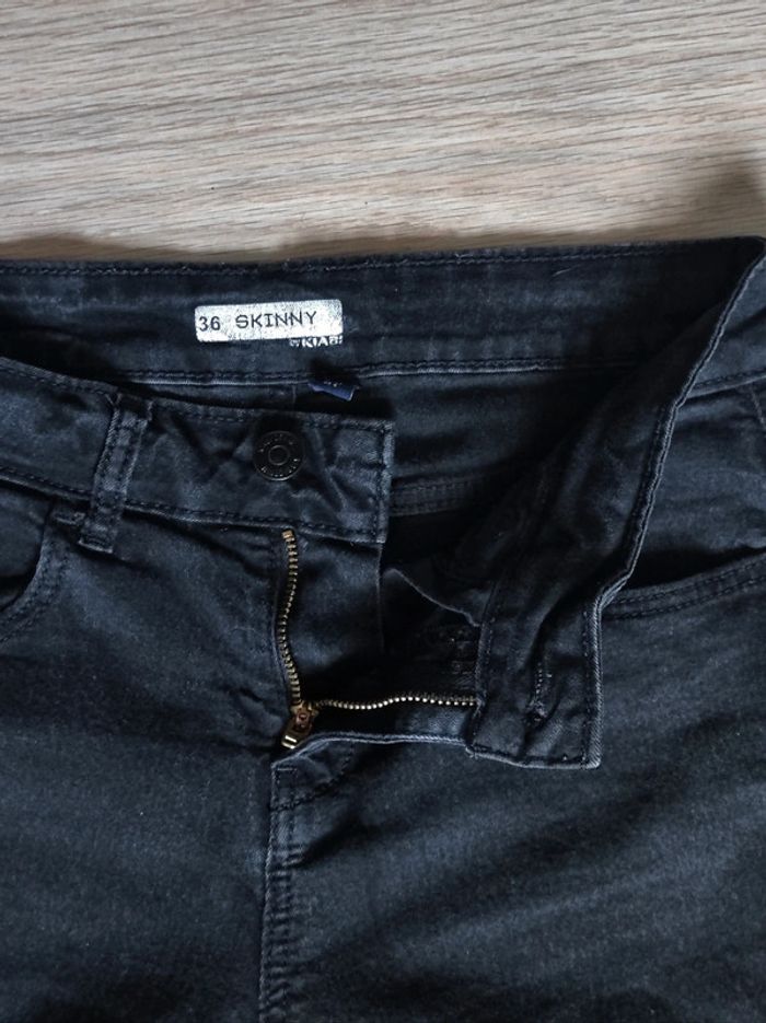 Pantalon jean noir Skinny / Kiabi - 34/XS à 36/S - photo numéro 4