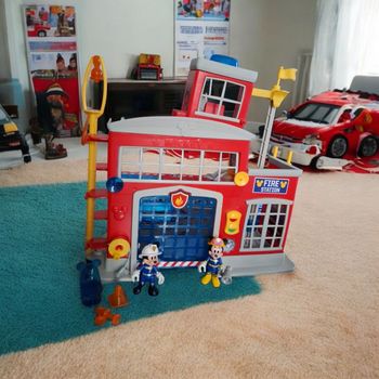 Caserne des pompiers mickey