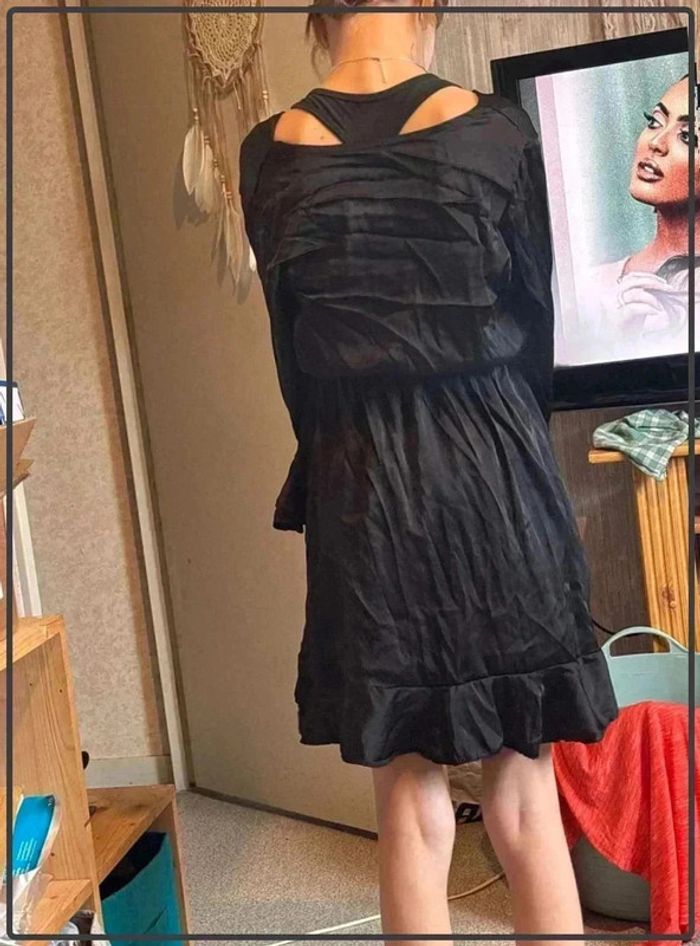 Robe  noire taille  36 - photo numéro 4