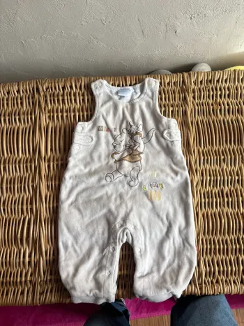Salopette Winnie 6/9mois en très bon état