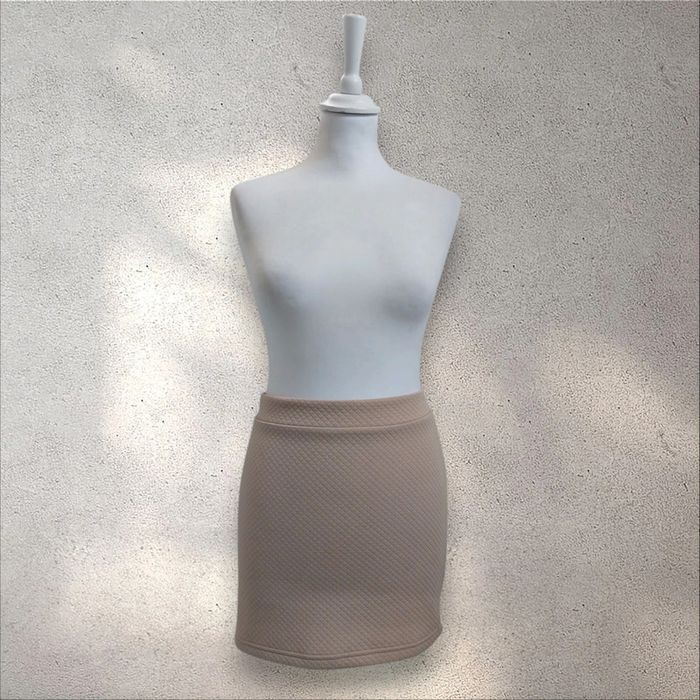 Mini jupe beige neuve sans étiquette taille élastique 36
