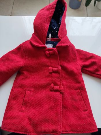 Manteau rouge d'hiver