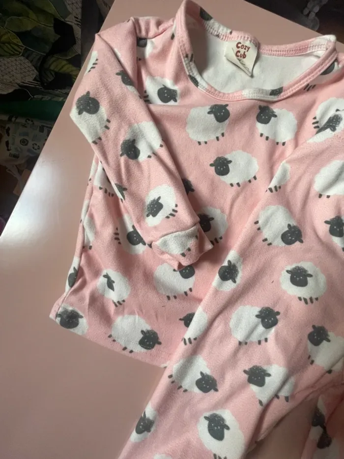 Pyjama rose avec des moutons - photo numéro 4