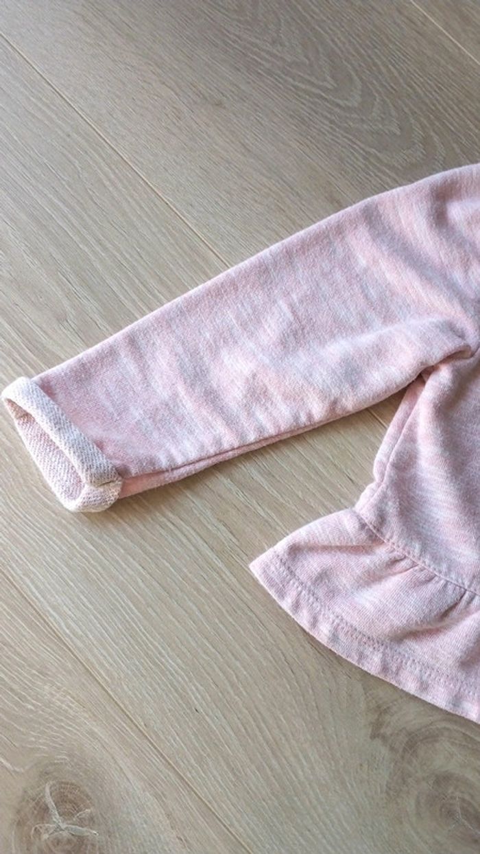 Gilet rose volanté. 18 mois. - photo numéro 3