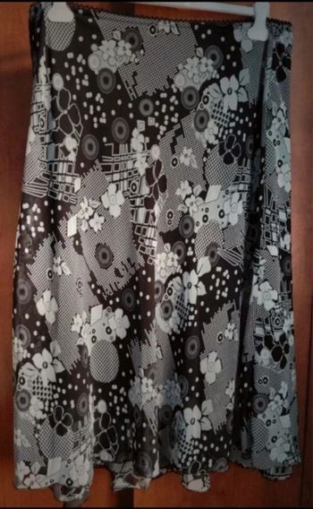 Jupe noir avec divers motifs taille 54-56