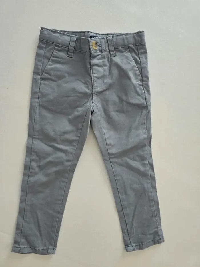 Pantalon chino gris