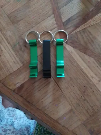 Lot de 3 porte clés décapsuleur neuf