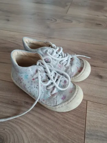Chaussures premiers pas fille 23