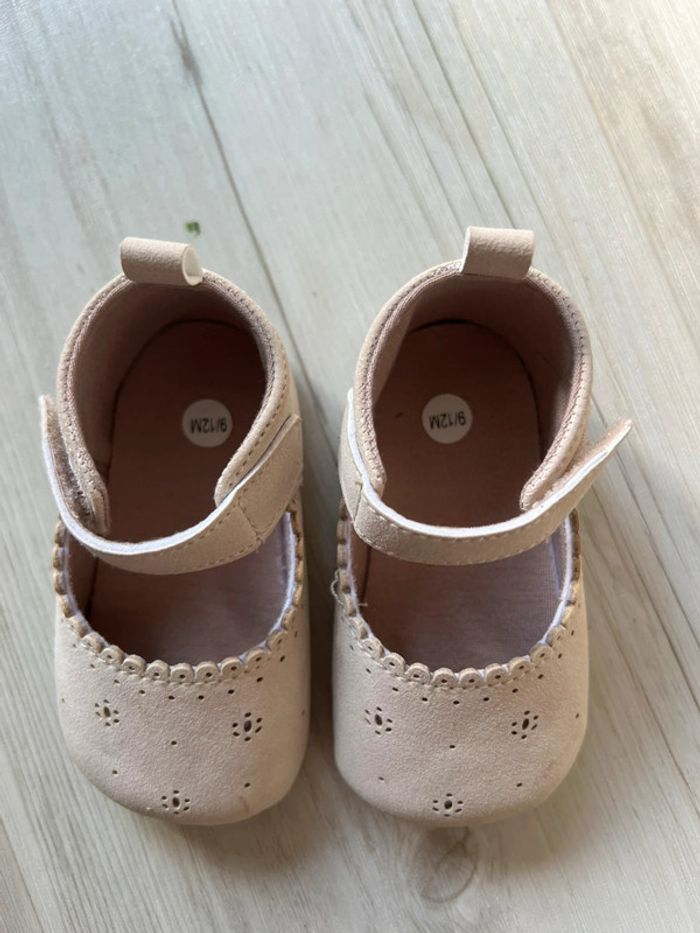 Première chaussure bébé - photo numéro 2