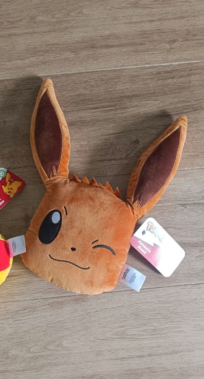 Pokémon  lot de 2 coussins Neufs Evoli et Pikachu - photo numéro 2