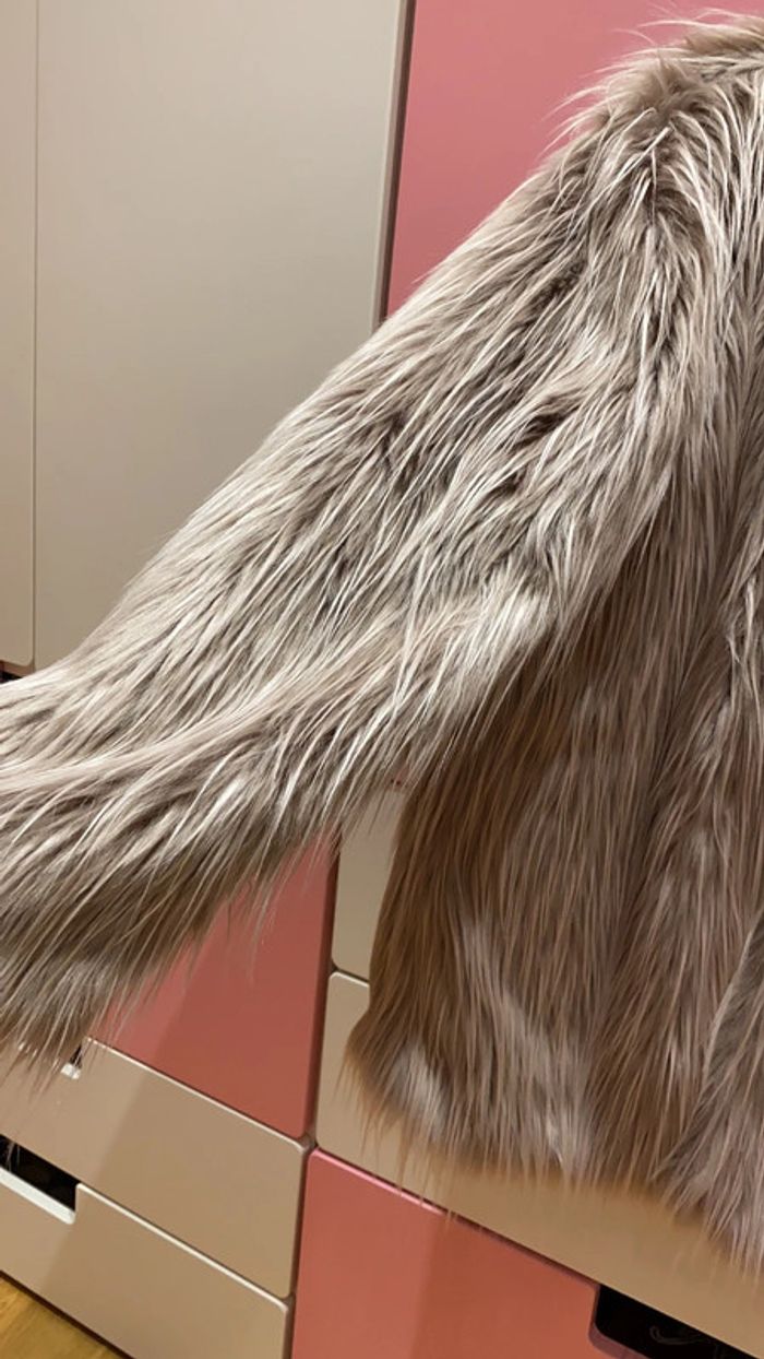 Manteau en fausse fourrure10 ans - photo numéro 3