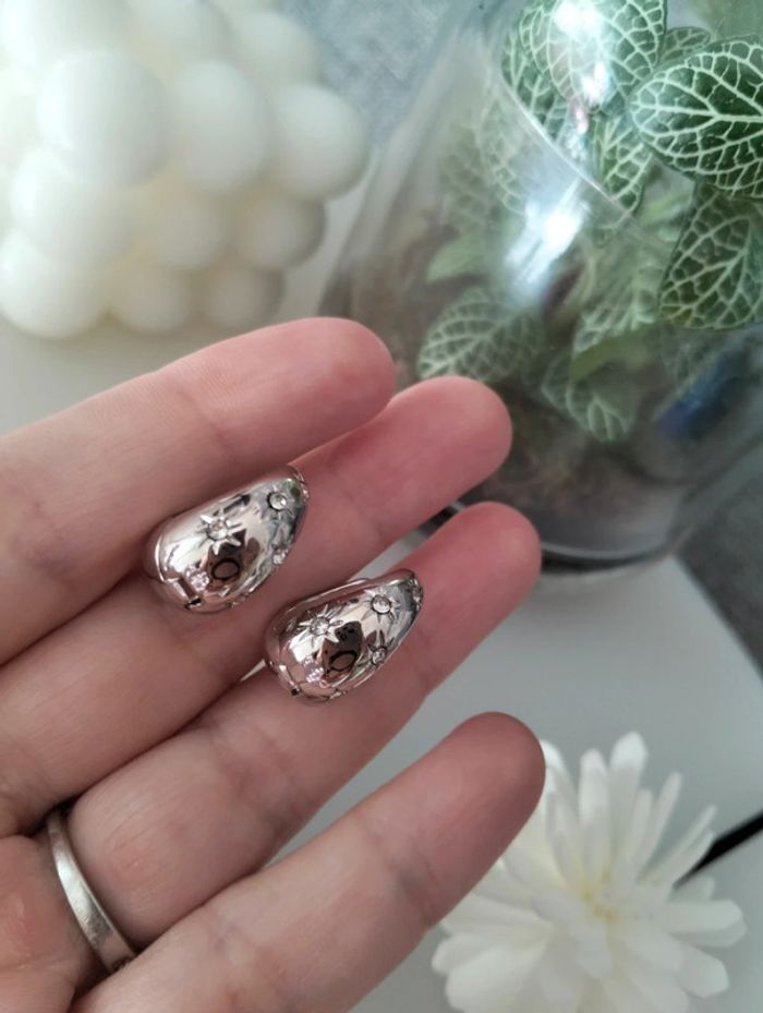 Petites créoles goutte fantaisie argentées étoiles en strass - photo numéro 4