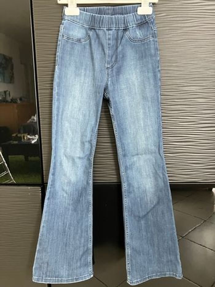 Jean flare bleu foncé H&M 8-9 ans - photo numéro 1