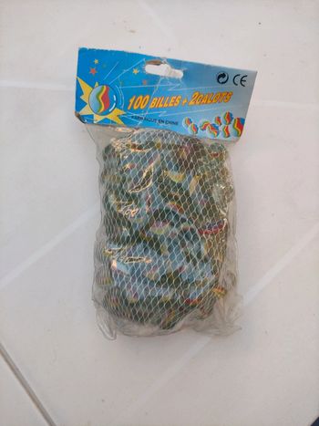 Lot 100 billes + 2 calots neuf